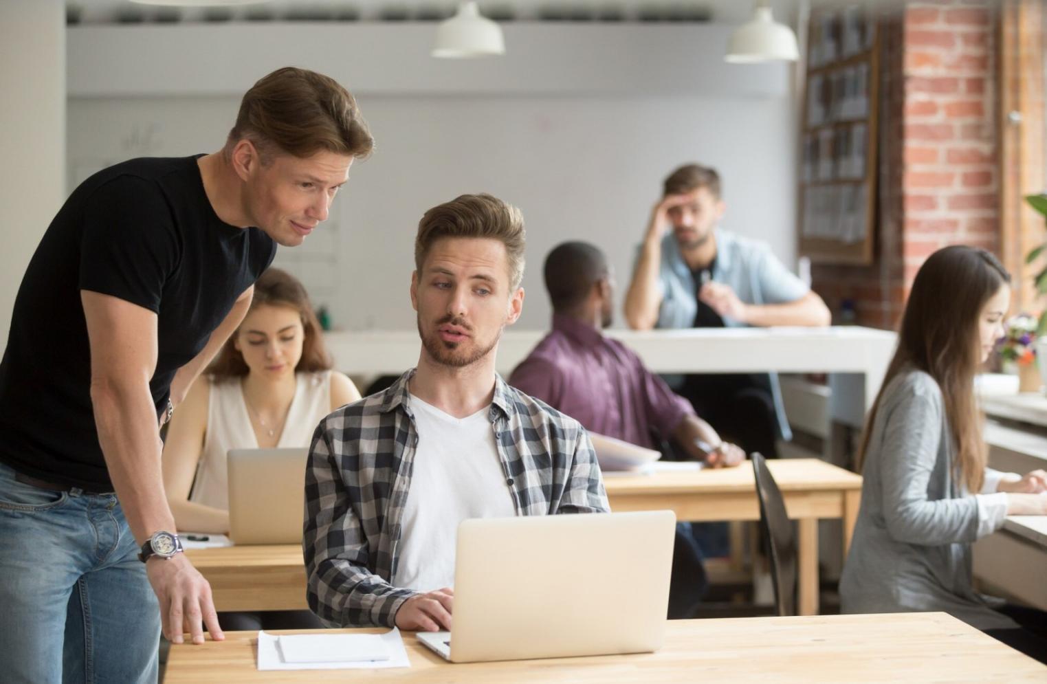 Personne travaillant sur son développement personnel